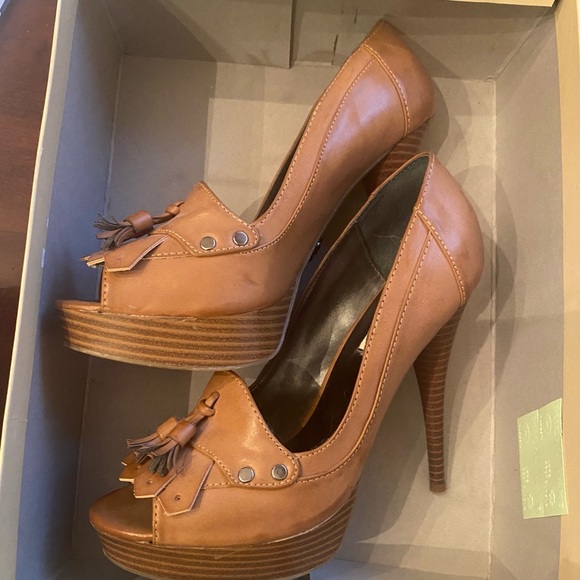 Women’s Simply Vera Wang heels - Picture 1 of 3